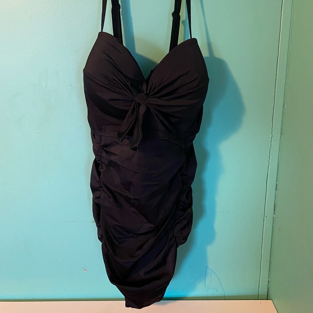 EUC Torrid one piece rouched swimsuit size 3
